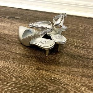 Metallic Silver dressy shoes